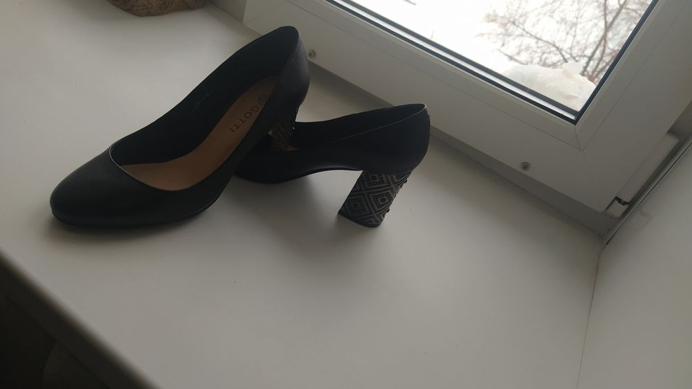 Продам кожаные туфли