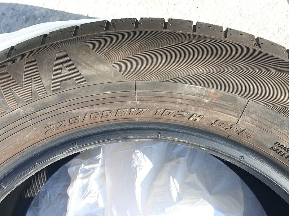 летни гуми Yokohama Avid GT 225/65R17 - на 7400км

Продававам 2 б