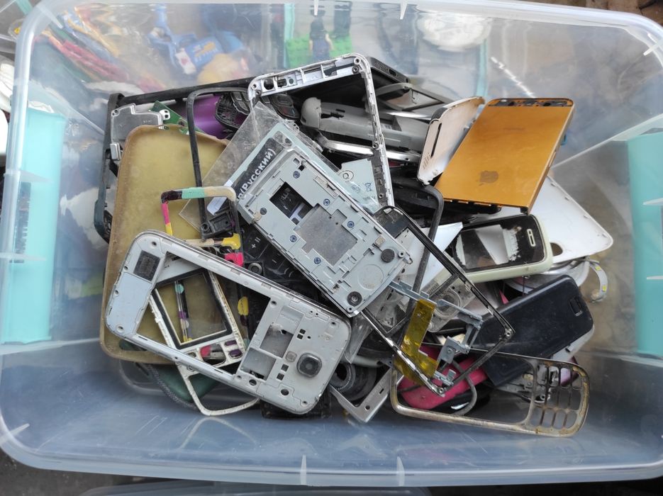 Отдам за 50к 2 ящичка корпусов