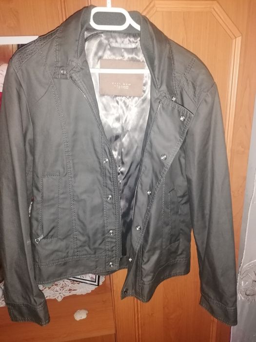 Vand geaca Zara nouă