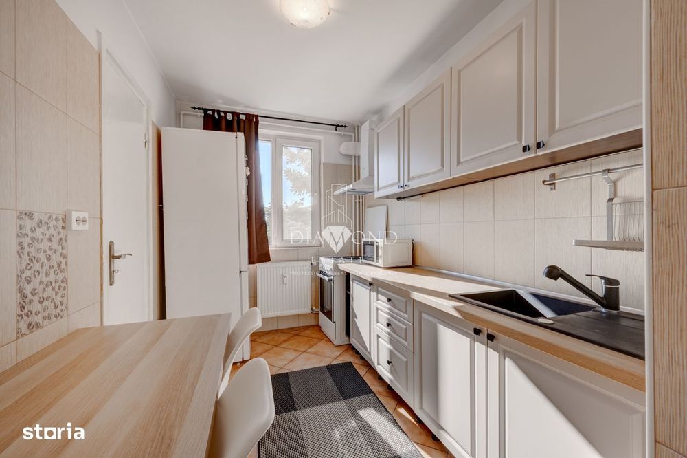 Apartament 3 camere decomandat | Metrou 1 Decembrie | Parcare inclusa
