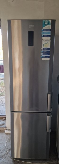 В продаже холодильник
