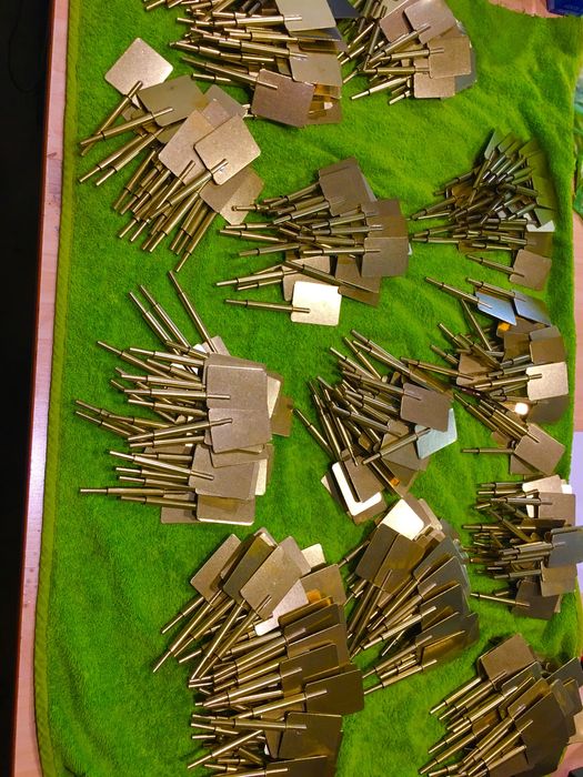 Carme navomodel din alama vopsite in camp electristatic la cerere.