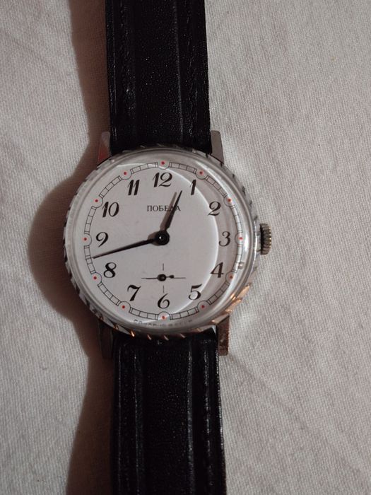 Победа - съветски механичен часовник, с ръчно мавиване.