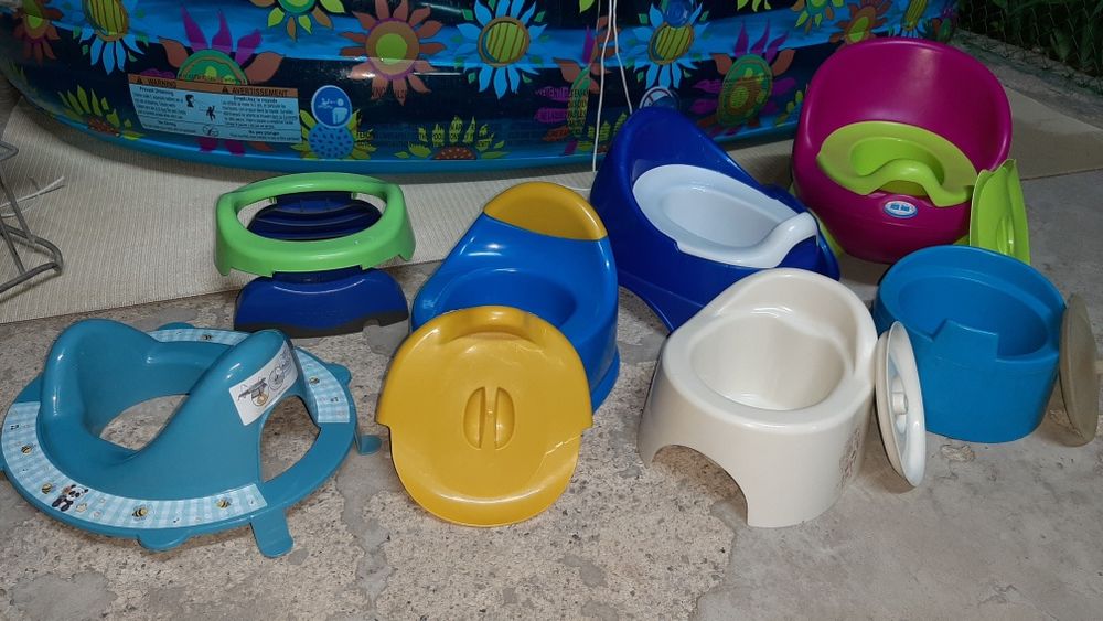 Горшок разный, сидушка на унитаз.