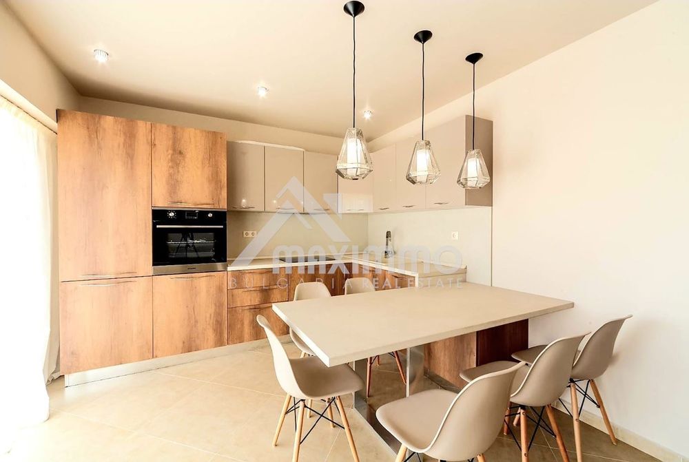 3-стаен в Варна-Идеален център площ 98 цена 1490