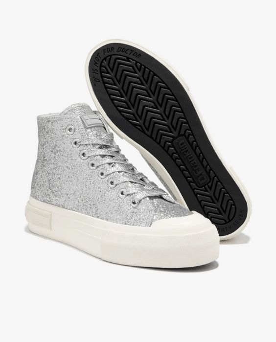 Сребристи кецове