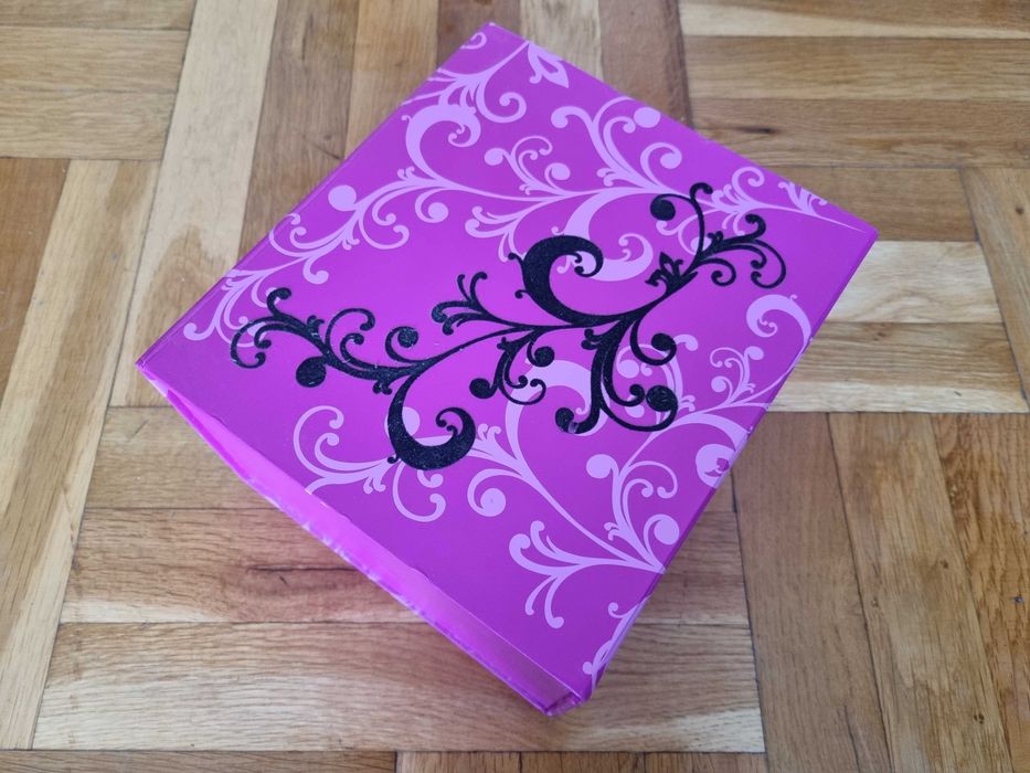 Подаръчна кутия цикламено - розов цвят