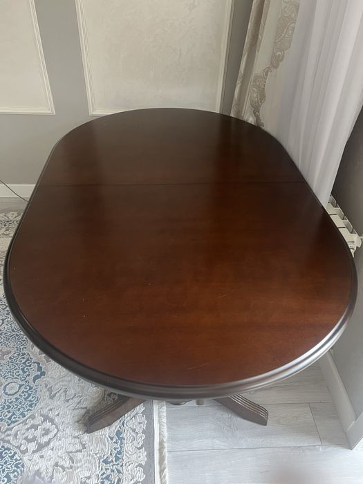 Стол для гостинной