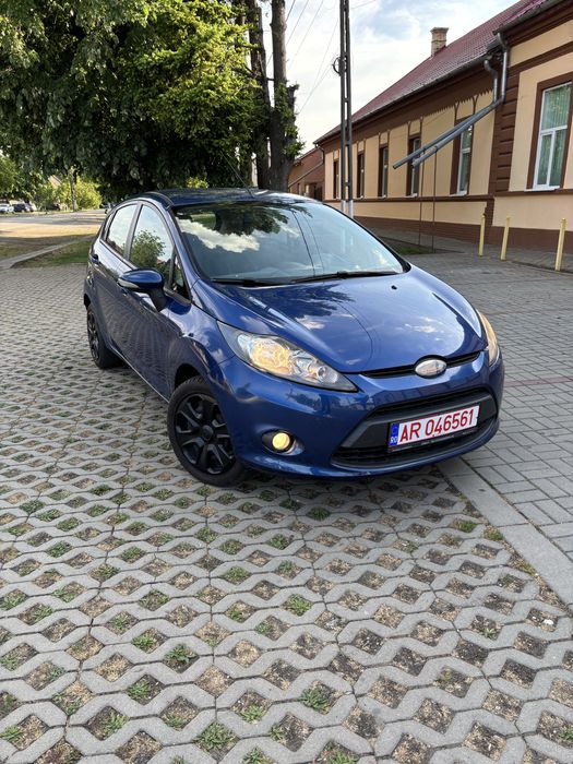 Ford Fiesta Titanium 2010 1.3 benzină, motor clasic fară turbo Euro 5, are numere roșii valabile, ofer fiscal rapid la vânzare.