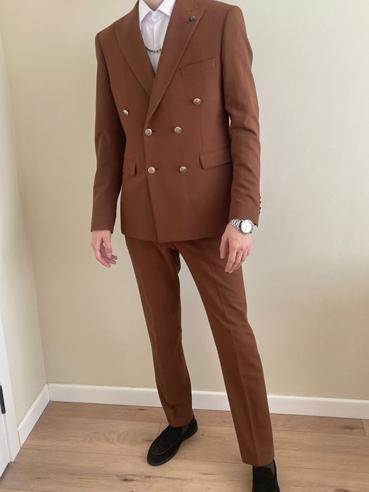 Продам костюм тройка