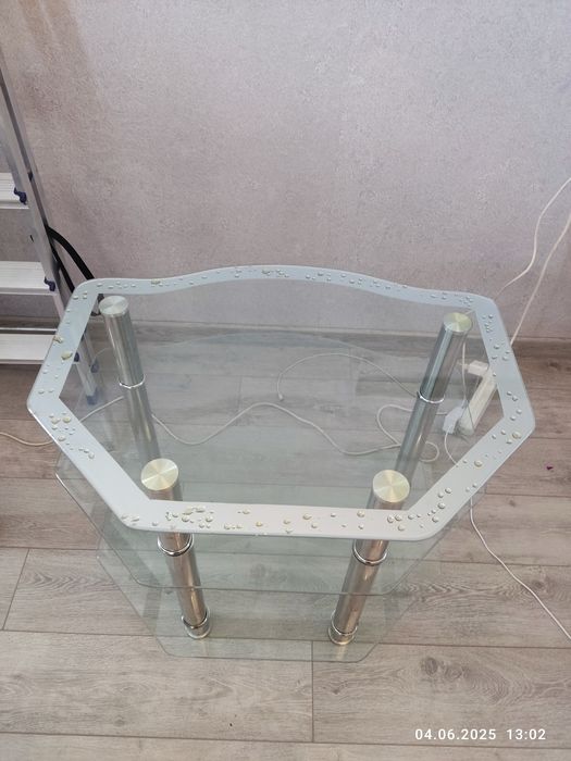 Стеклянная тумба