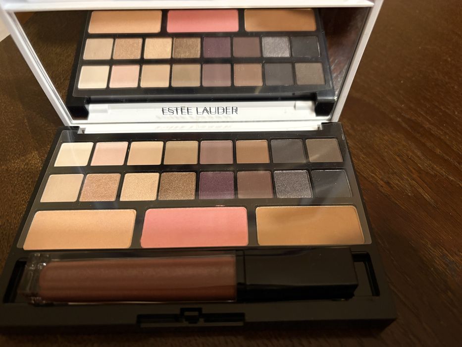 ESTEE LAUDER палитра с червило.