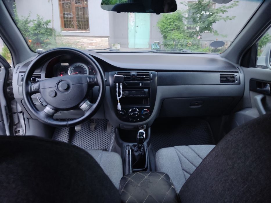 Автомобиль лачетти
