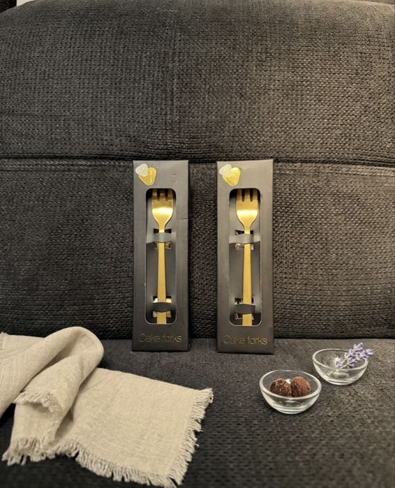 12 furculite aurii pentru desert cu cutii elegante