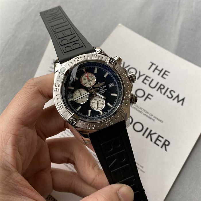 Кварцов мъжки часовник Breitling Super Avenger II