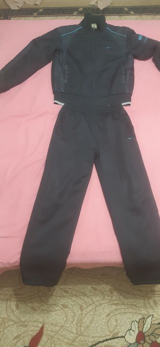 Продаётся  спортивный костюм