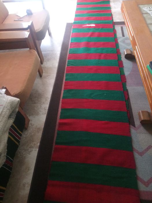 Тъкани черги,килими, черджета и торбички.