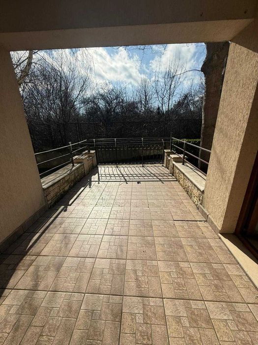 Тристаен апартамент в Обзор