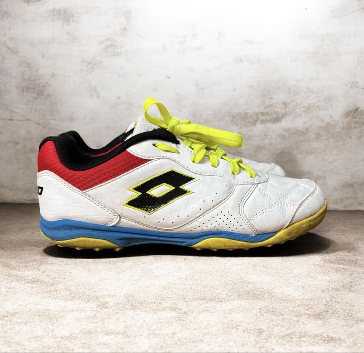 Adidasi fotbal Lotto