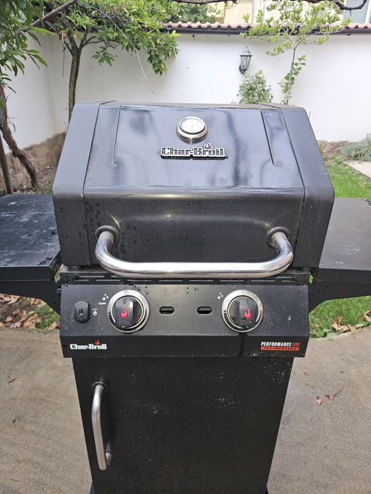 Продавам газово барбекю Char-broil