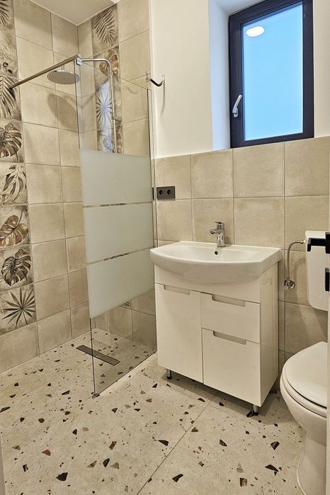 P.F. inchiriez ap. la casa 2 camere Zona Ultracentrala