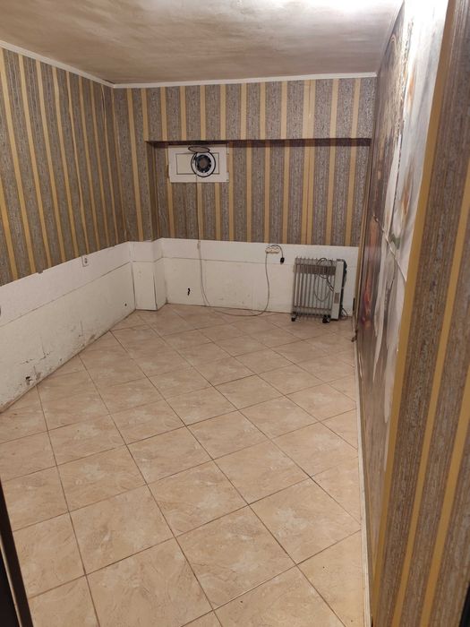 Продава се Тристаен апартамент в Пловдив, Кършияка - 80 кв.м за 4 €/кв.м - Снимка #12