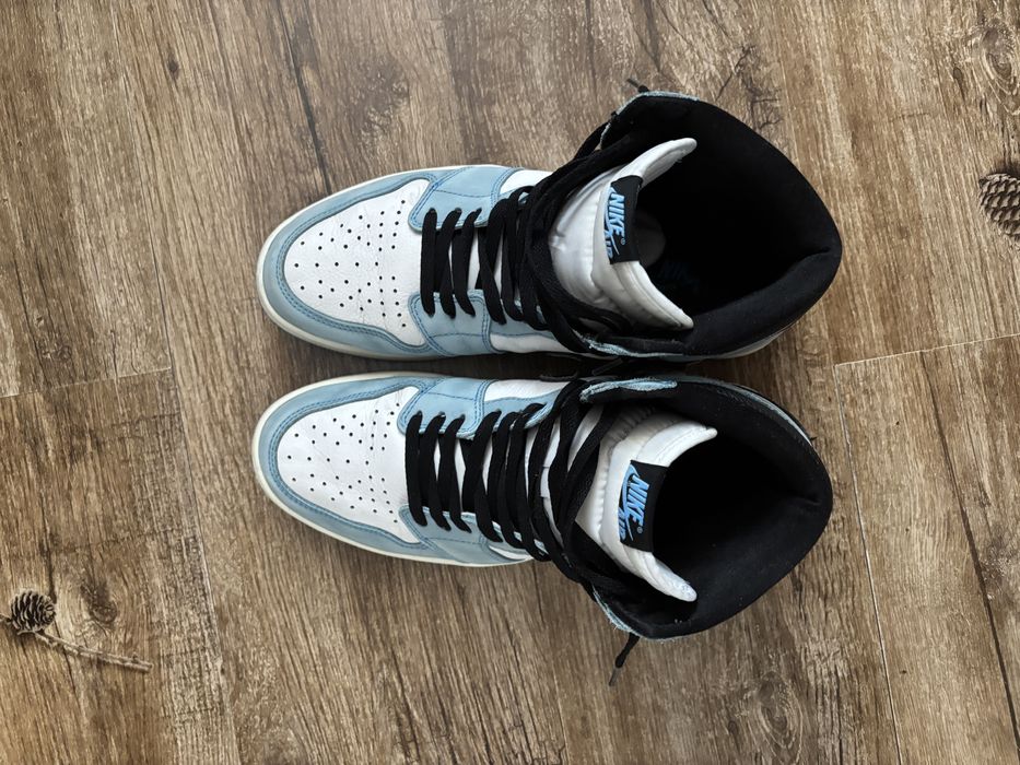 Air Jordan 1 High UNC