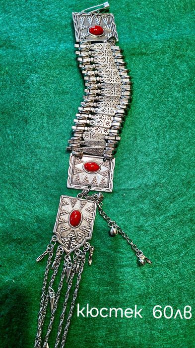 Кюстек с брош, накит за мъжка народна носия