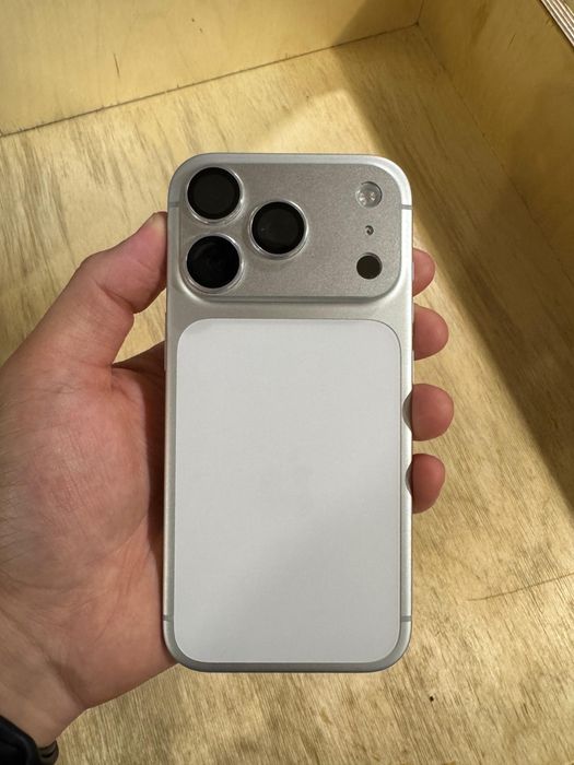 В продаже Iphone 17 pro