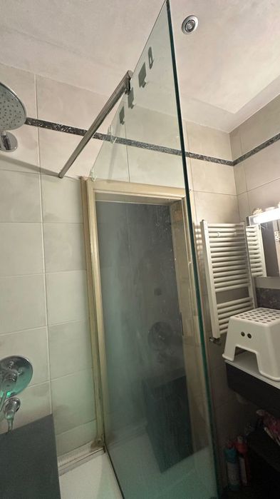 Продавам акрилна хидромасажна вана 170/74 см с престилка и ст. параван