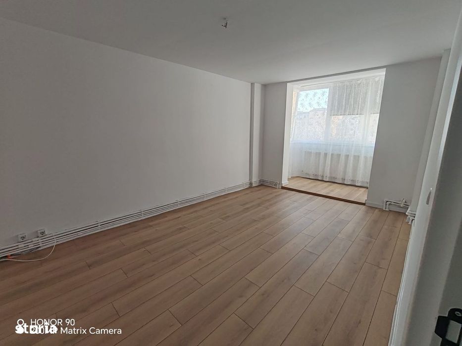De vanzare apartament cu 4 camere si balcon, renovat 2024, etaj 2