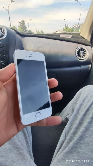 Iphone 5s  
16 gb xotira 
Kameralar tiniq