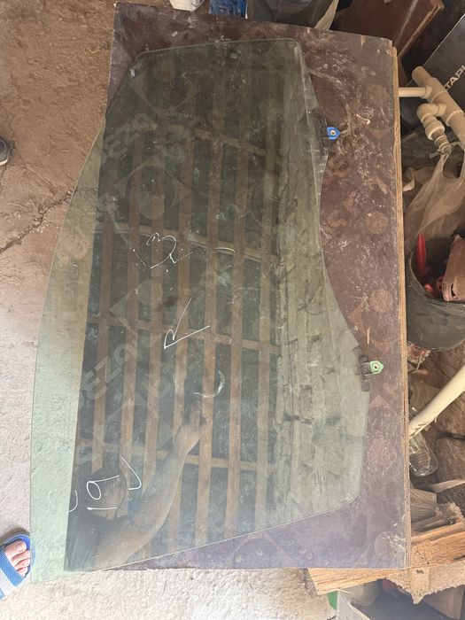 Продам автостекло тоуота оригинал