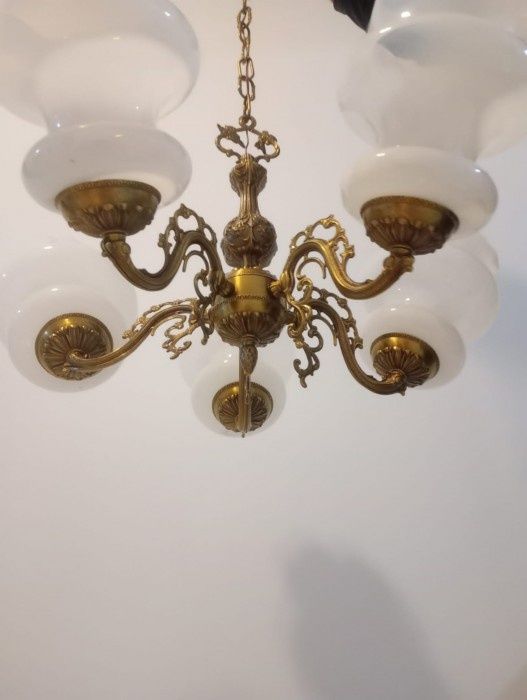 Spectaculos candelabru din bronz 5 brațe cu abajururi din sticla ,pies