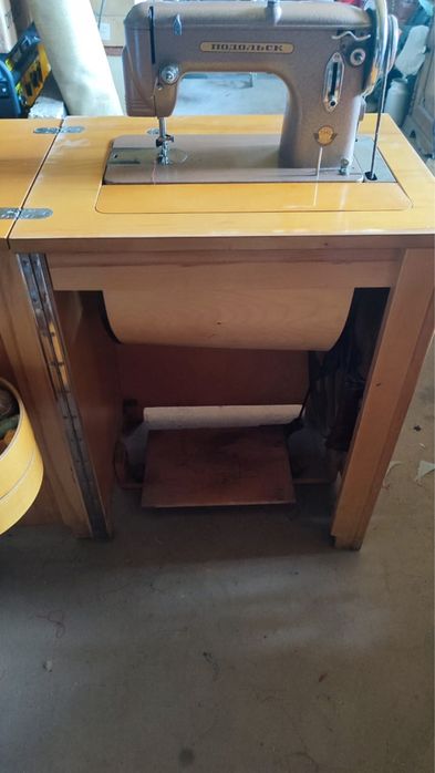 Швейная машинка ножная.