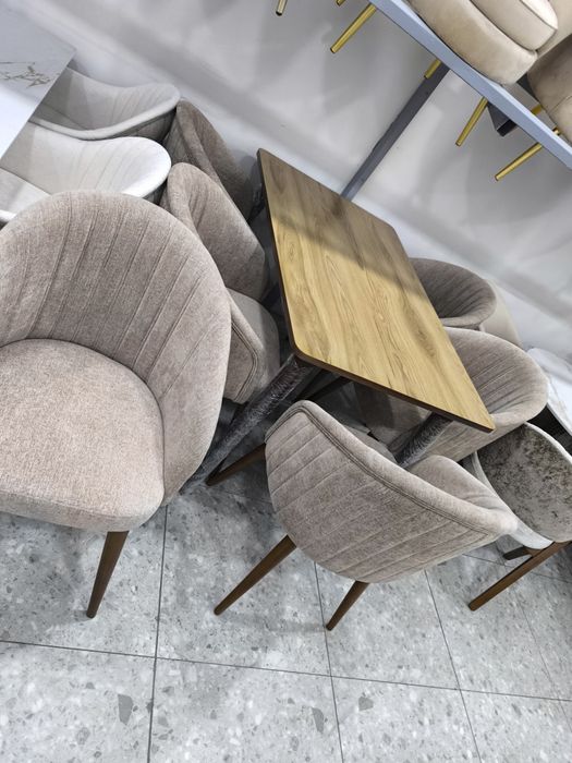 Kuxnniy stol stullar