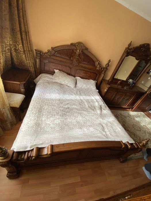 Спальный гарнитур