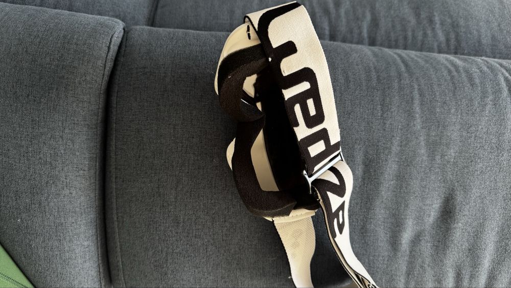 Дамска каска за ски Uvex, 51-55 + очила