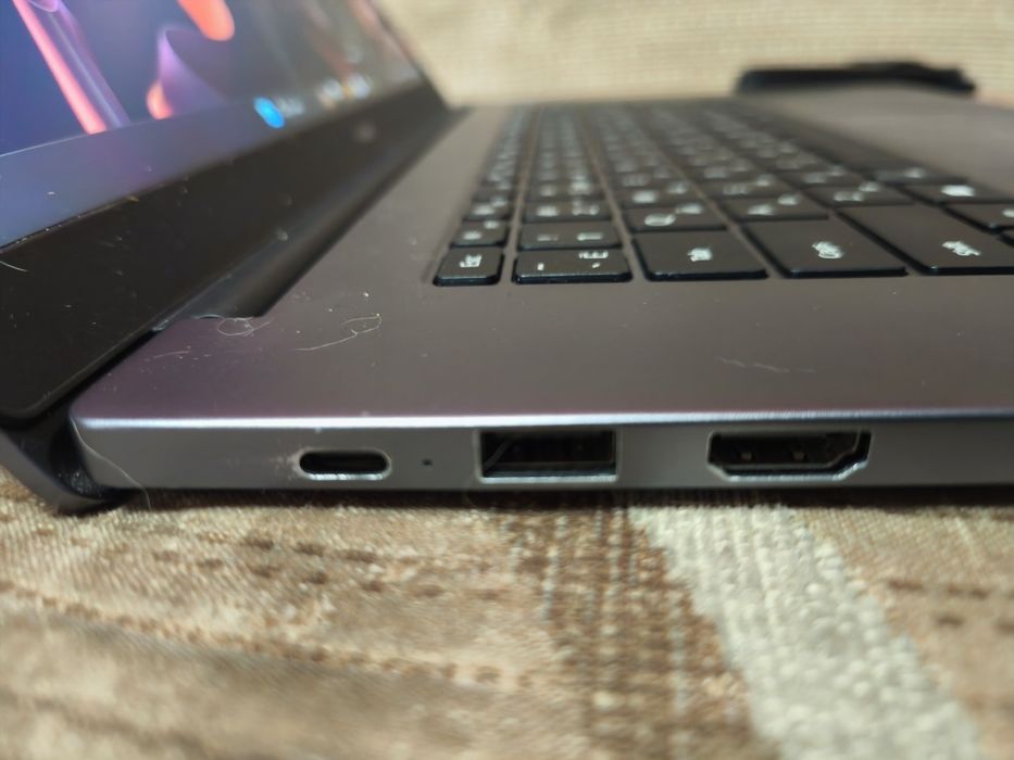 Ноутбук Huawei .