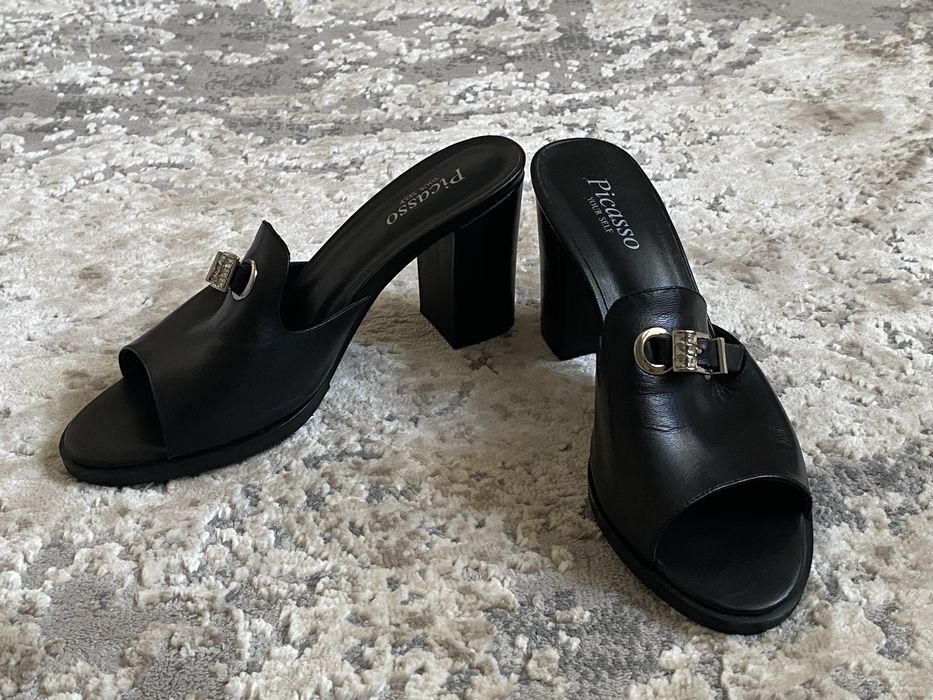 Продаю женскую обувь шлепанцы