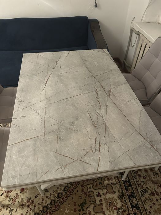 Стол стулья продается почти новый