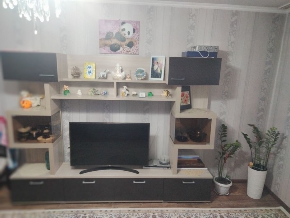 НЕДОРОГО продается горка для гостиной