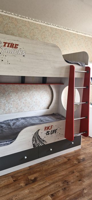Детская двухъярусная кровать