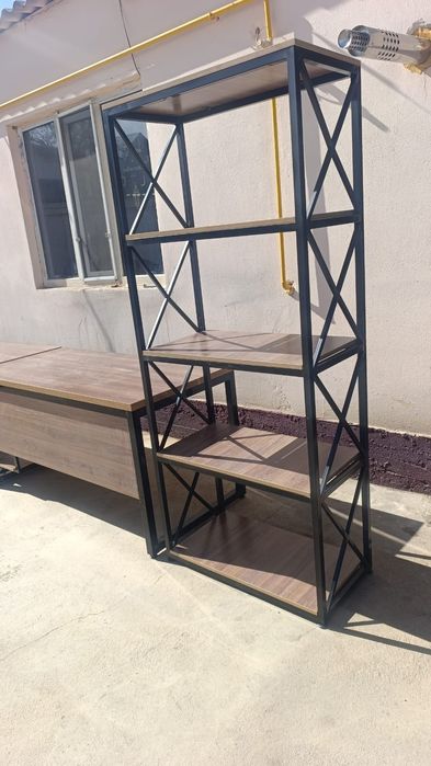 Стол. Стеллаж для дома