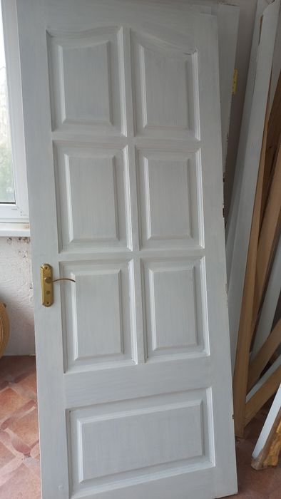 Продам деревянные двери.