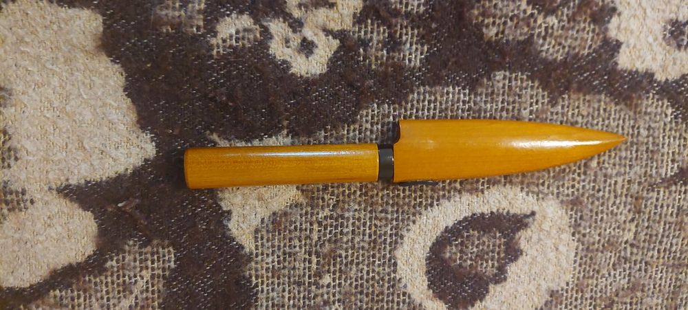 Нож за белене с дървена дръжка и калъф