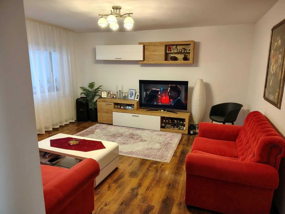 Vând apartament 3 camere