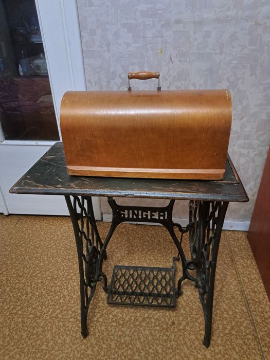 Швейноя ножная машинка