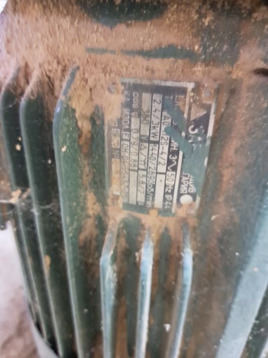 Двускоростен двигател за дърводелски машина